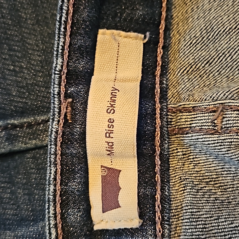 Levi Mid Rise Skinny - Picture 4 of 5